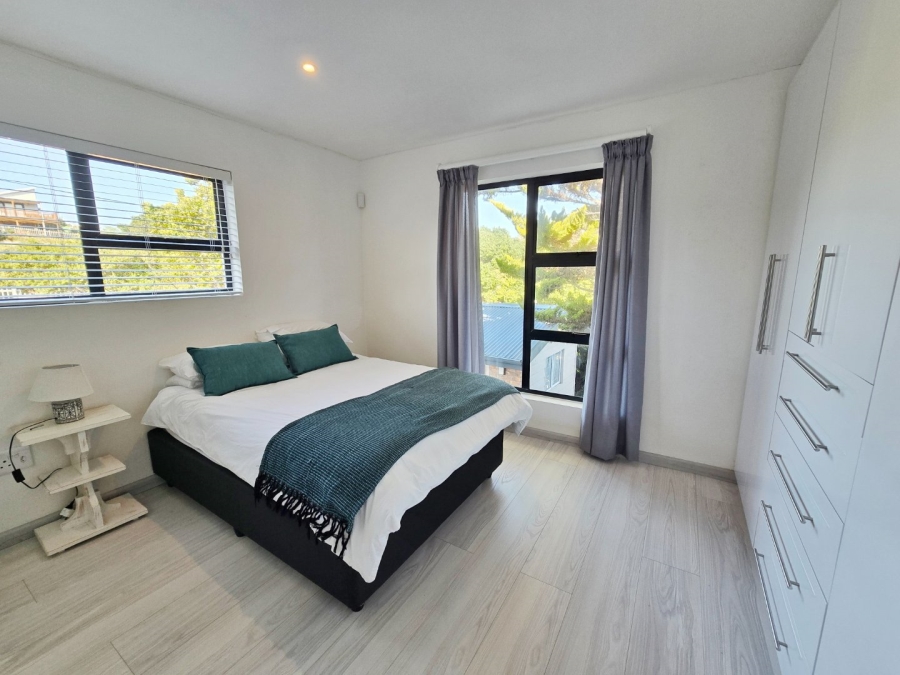 7 Bedroom Property for Sale in Kingfisher Creek Western Cape